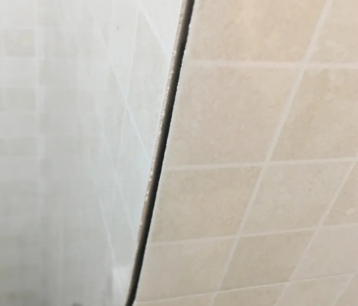 江州瓷砖空鼓维修公司分享阳台瓷砖脱落的修复过程可以分为以下几个步骤